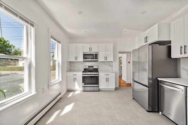 279 E Squantum St in Quincy, MA - Building Photo - Building Photo