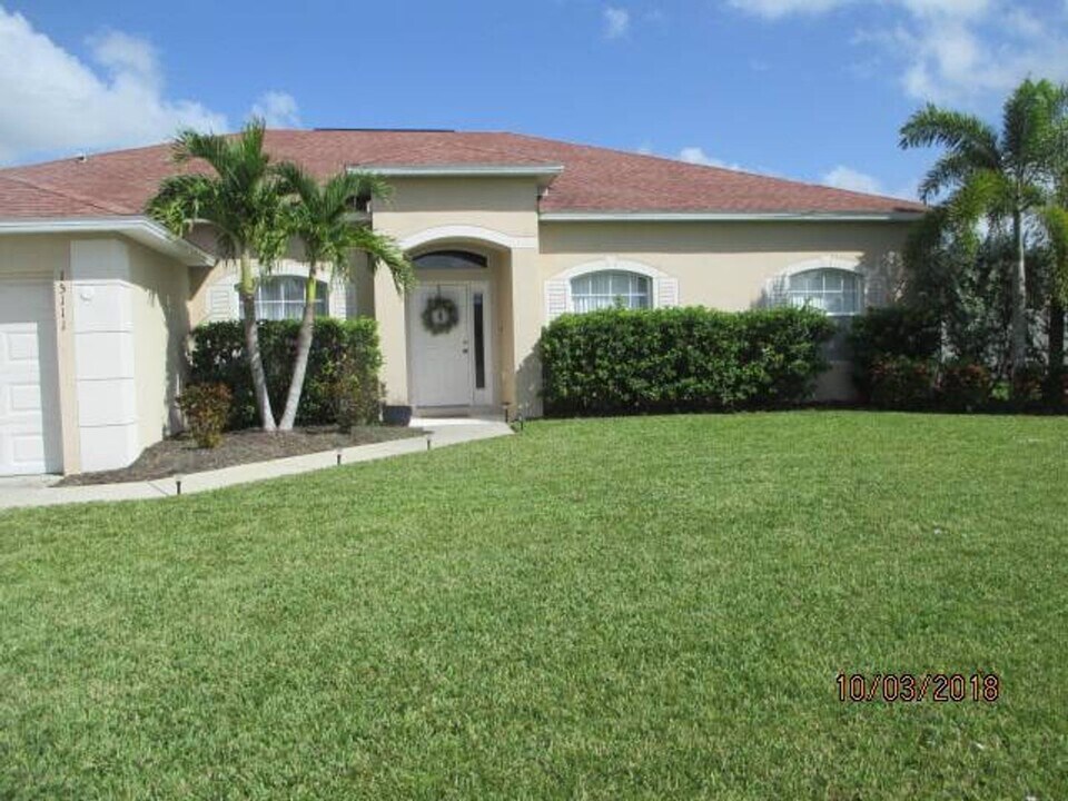 15111 Hawks Shadow Dr in Ft. Myers, FL - Building Photo