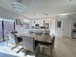 10413 NW 82nd St in Doral, FL - Building Photo - Building Photo