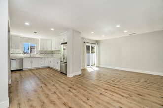 6714 Amigo Ave in Reseda, CA - Building Photo - Building Photo