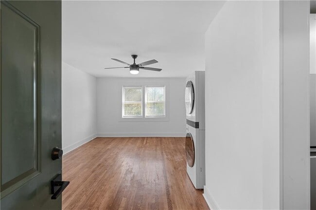 1338 McLendon Ave NE in Atlanta, GA - Foto de edificio - Building Photo