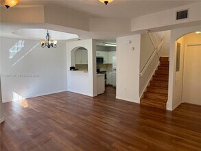 764 SW 106th Ave in Pembroke Pines, FL - Foto de edificio - Building Photo