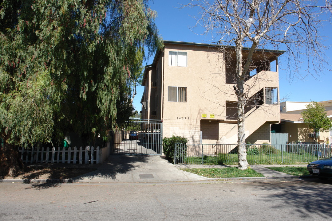 14239 Gilmore St in Van Nuys, CA - Building Photo