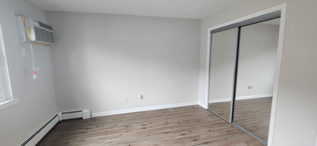 219 Roosevelt St in Union City, NJ - Foto de edificio - Building Photo