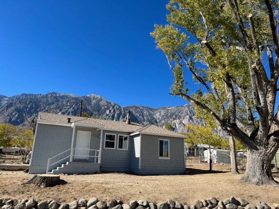 33 Dakota in Bishop, CA - Building Photo