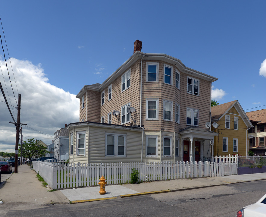 283 Cowden St in Central Falls, RI - Building Photo