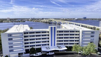 1224 S Peninsula Dr in Daytona Beach, FL - Building Photo