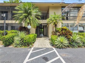 5713 Foxlake Dr in North Fort Myers, FL - Building Photo