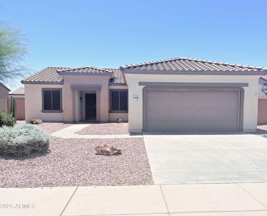 16585 W Tranquility Ln in Surprise, AZ - Building Photo