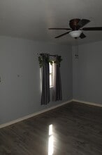 1902 E Price St in Laredo, TX - Building Photo - Building Photo