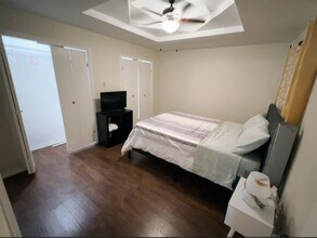 900 Shady Creek Ln in Bedford, TX - Building Photo - Building Photo