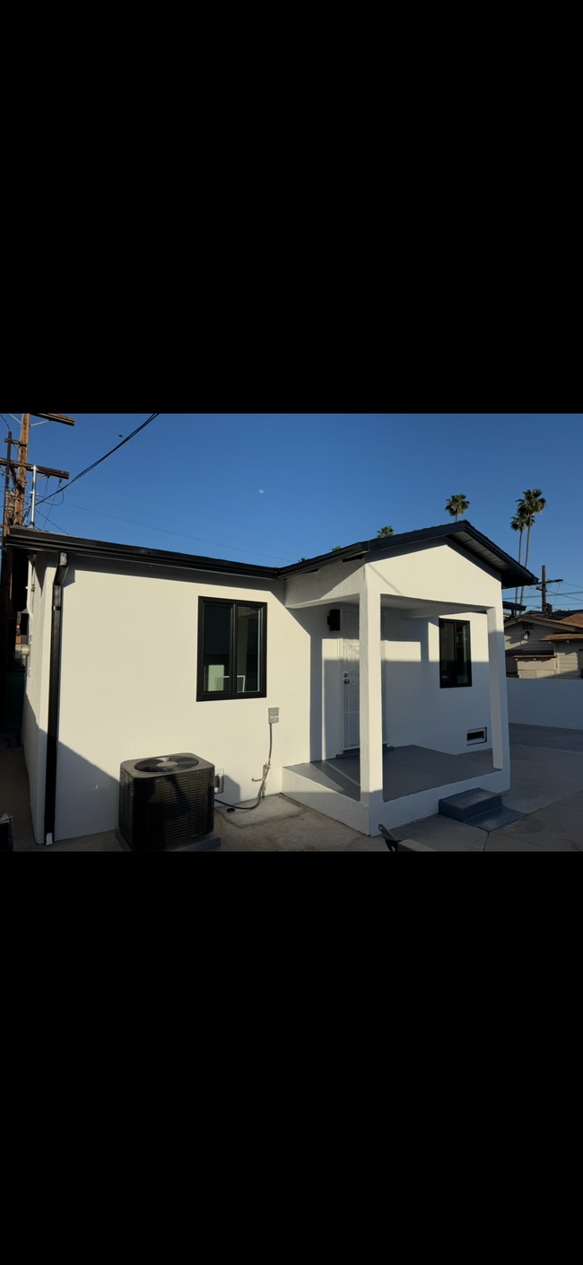 property at 1939 W Glenoaks Blvd