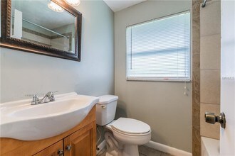 1402 College Park Ln-Unit -Unit B in Tampa, FL - Building Photo - Building Photo