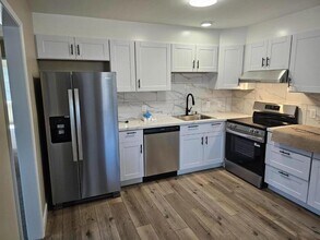 160 Clarendon Rd in Pacifica, CA - Building Photo - Building Photo