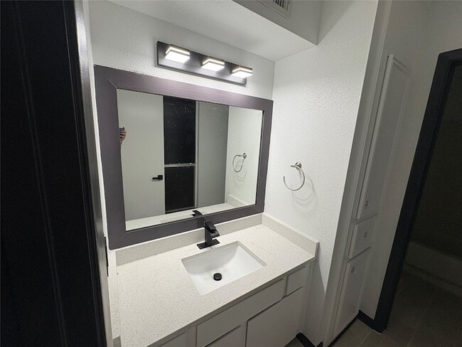 11935 Firebird Dr in Houston, TX - Foto de edificio - Building Photo