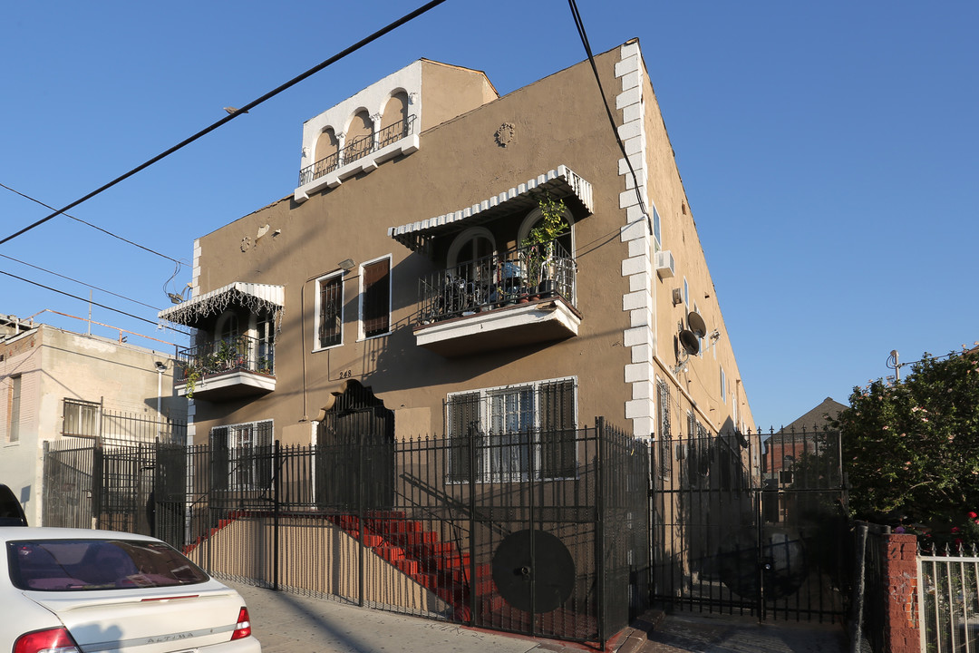 246-248 N Chicago St in Los Angeles, CA - Building Photo