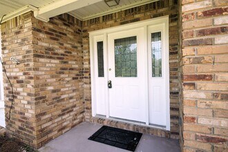 211 Brian Cir in Mary Esther, FL - Building Photo - Building Photo