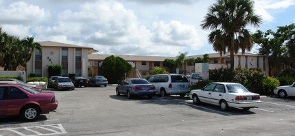 San Marco Apartments in Pompano Beach, FL - Building Photo - Building Photo