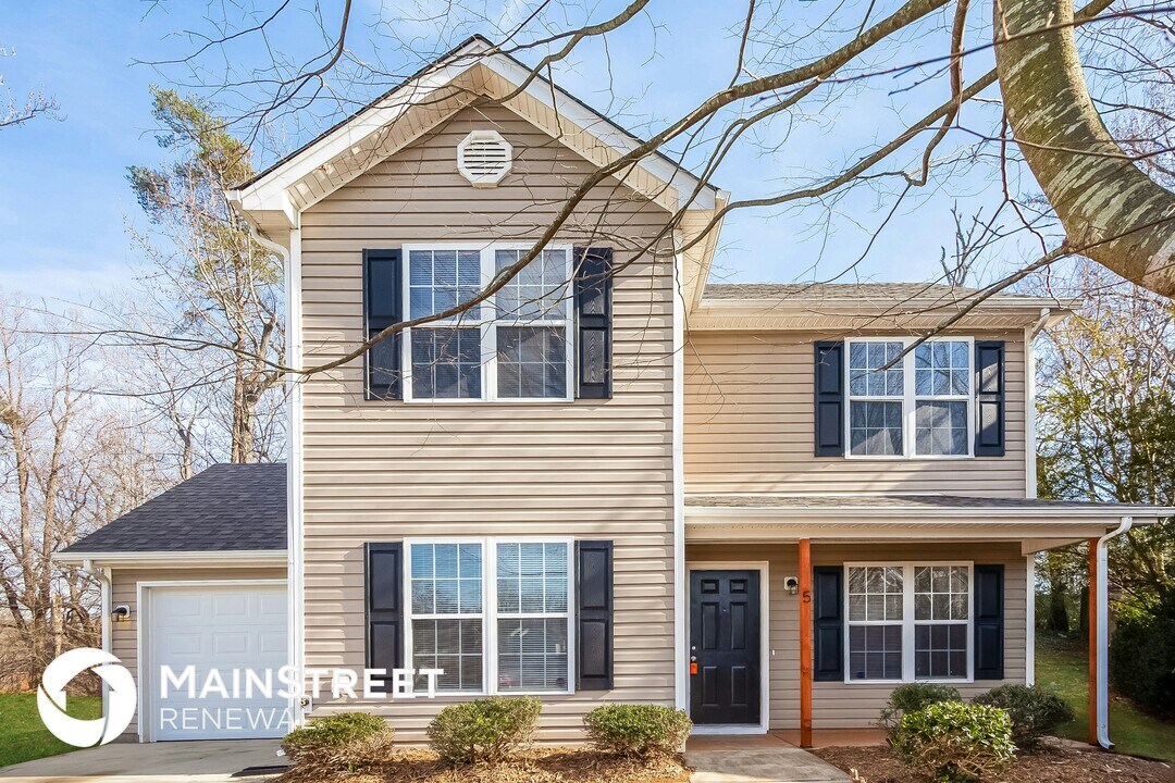 5 Sherbourne Ct in Greensboro, NC - Building Photo