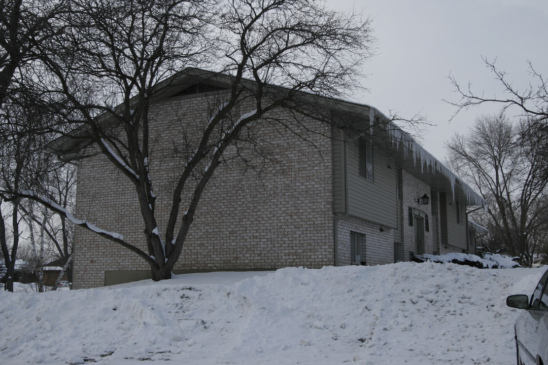 1324 S 14th St in St. Charles, IL - Building Photo