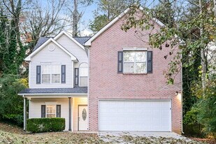 2328 Reeves Creek Rd in Jonesboro, GA - Building Photo