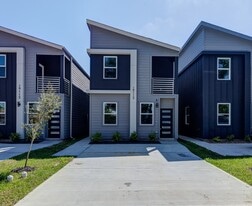 19112 Sears Dr in Humble, TX - Building Photo