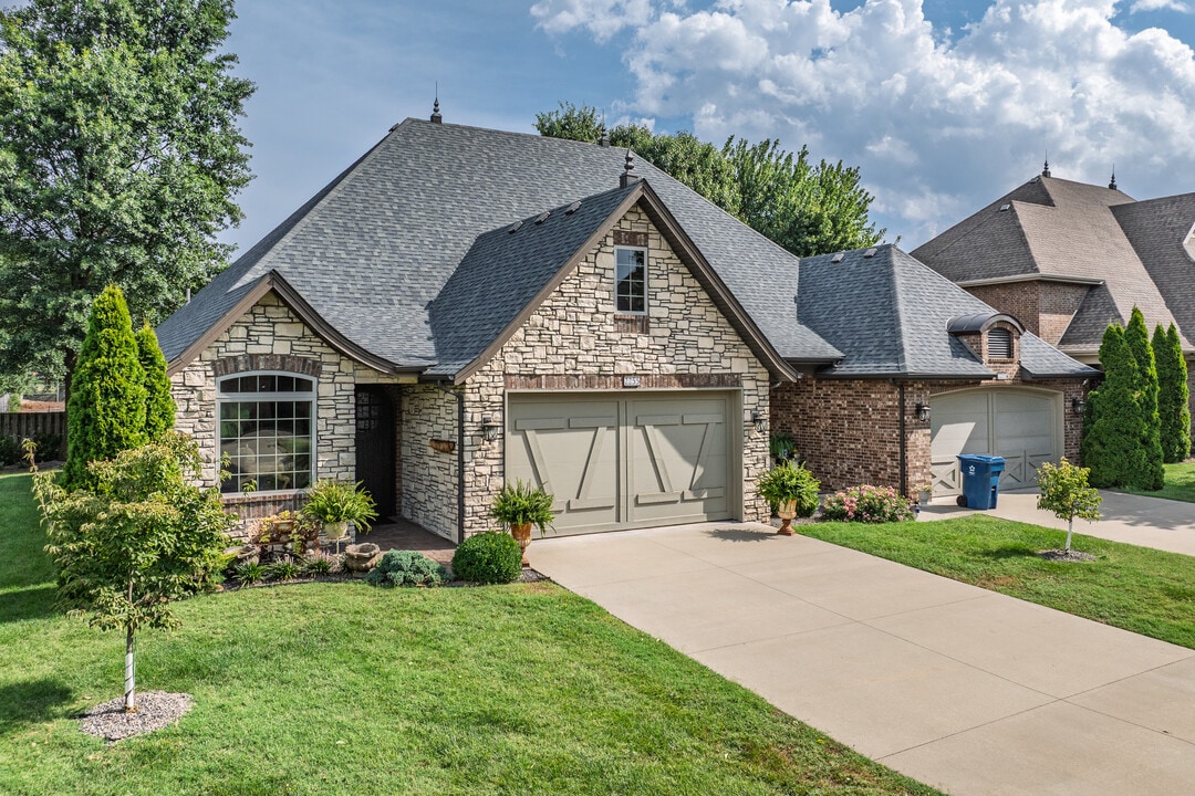 Glengary Cottages in Springfield, MO - Building Photo
