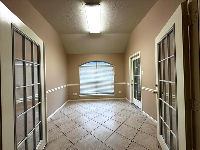 property at 1115 Courtside Dr E