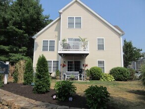 15 Freedom Way in East Lyme, CT - Building Photo - Building Photo