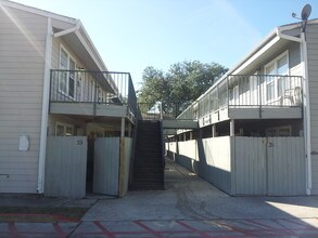 Lakeside Apartments in New Orleans, LA - Building Photo - Building Photo