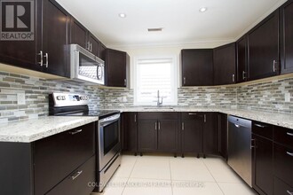 230-230 Annis St in Oshawa, ON - Building Photo - Building Photo