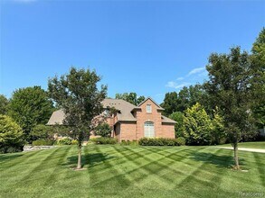 4906 Stonehenge Dr in Rochester, MI - Building Photo - Building Photo