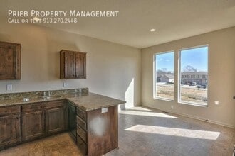 1920 W Surrey St in Olathe, KS - Building Photo - Building Photo