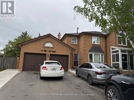 18 Red Tail Ct in Brampton, ON - Building Photo