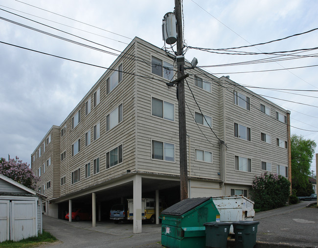 7330 Winona Ave in Seattle, WA - Foto de edificio - Building Photo