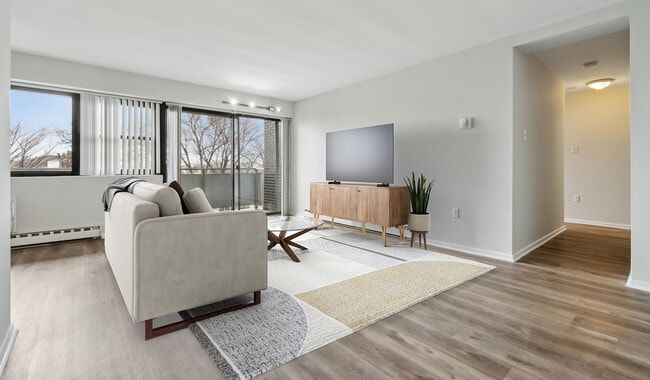 Vista Apartment Homes in Philadelphia, PA - Building Photo - Building Photo