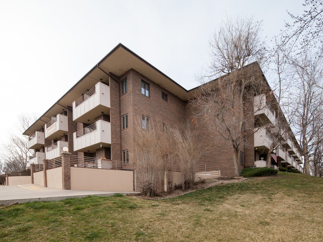 Courtyard at Lakewood in Lakewood, CO - Building Photo - Building Photo