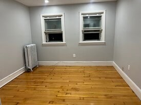 129 Bradstreet Ave, Unit 3 in Revere, MA - Building Photo