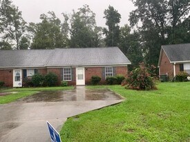 2704 Bluff View Dr in Greenville, NC - Building Photo