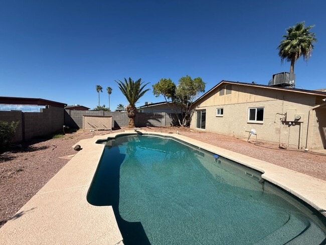 11460 N 46th Ave in Glendale, AZ - Building Photo - Building Photo