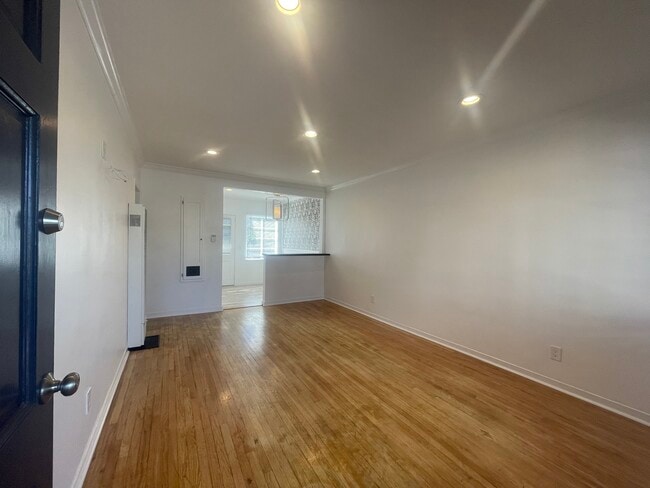 11672 Oxnard St, Unit 11672 in Los Angeles, CA - Building Photo - Building Photo