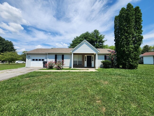 1600 Garden Ln in Cookeville, TN - Building Photo - Building Photo