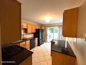 64 Picket Pl in Freehold, NJ - Building Photo - Building Photo