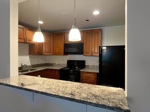 324 Washington St in Wellesley, MA - Building Photo - Building Photo