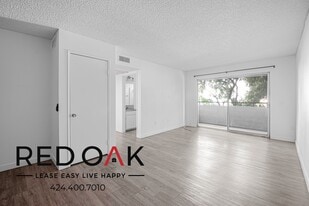 11817 Victory Blvd in Los Angeles, CA - Building Photo