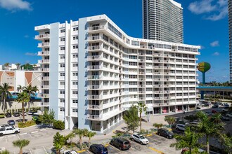Imperial Towers North in Hallandale Beach, FL - Building Photo - Building Photo