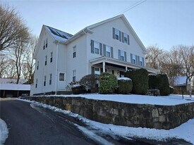186 Beach St in North Kingstown, RI - Building Photo