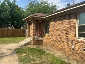 1801 Bolivar St in Denton, TX - Building Photo - Building Photo