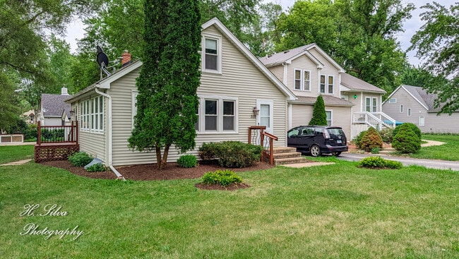 331 Charlotte Ave in Crystal Lake, IL - Building Photo - Building Photo