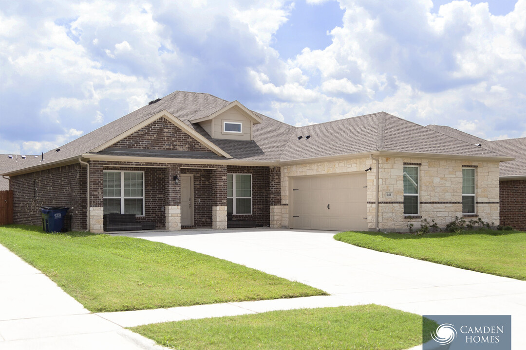 193 Colgate Ave in Red Oak, TX - Building Photo